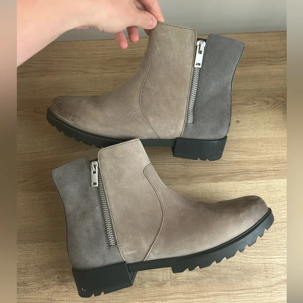 Sorel Woman’s Boot - Picture 6 of 9